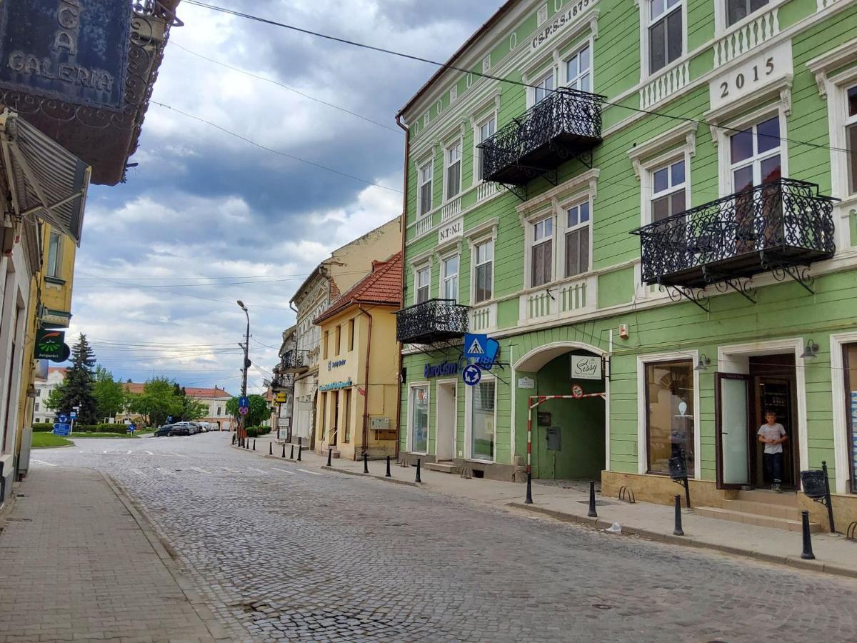 Sissy Vendeghaz Hotel Târgu Secuiesc Exterior photo