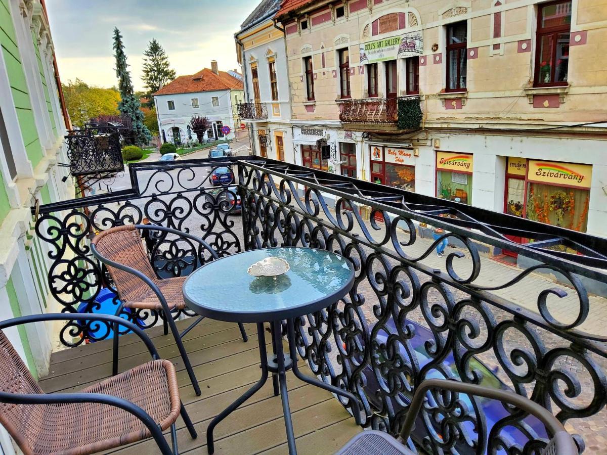 Sissy Vendeghaz Hotel Târgu Secuiesc Exterior photo